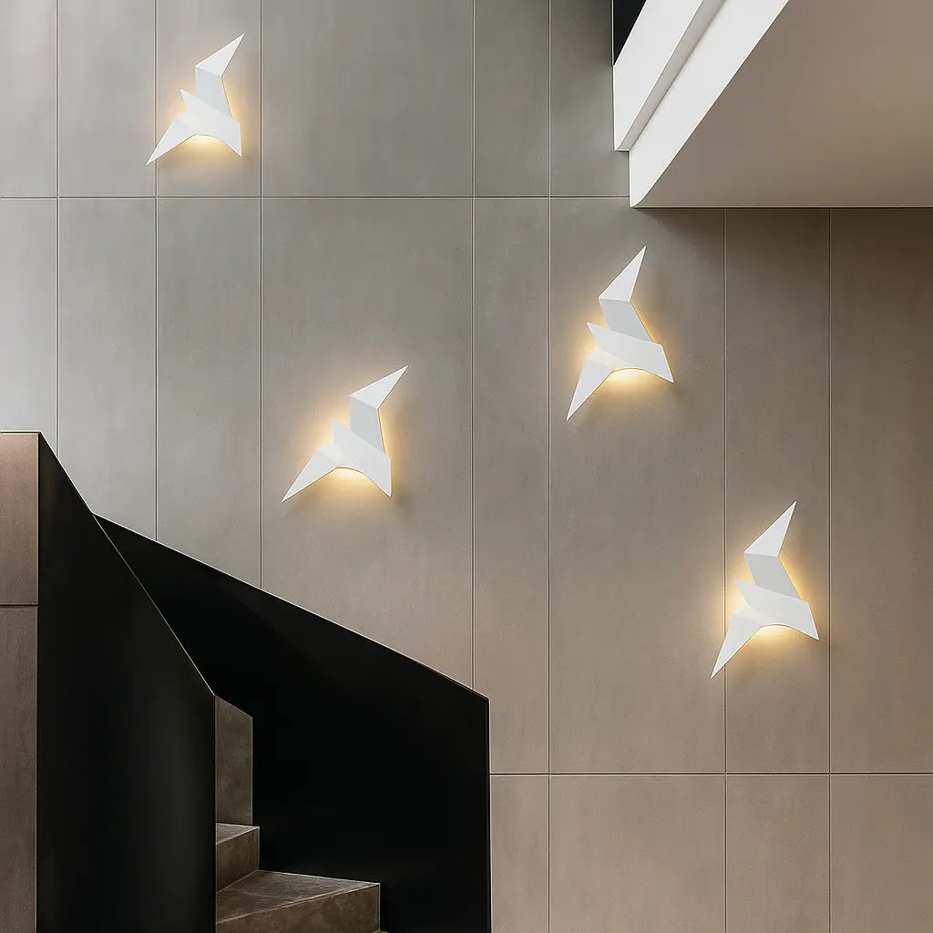 Applique murale dorée design origami LED métal noir peint fer acrylique sculptural