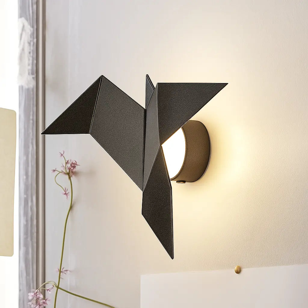 Applique murale dorée design origami LED métal noir peint fer acrylique sculptural