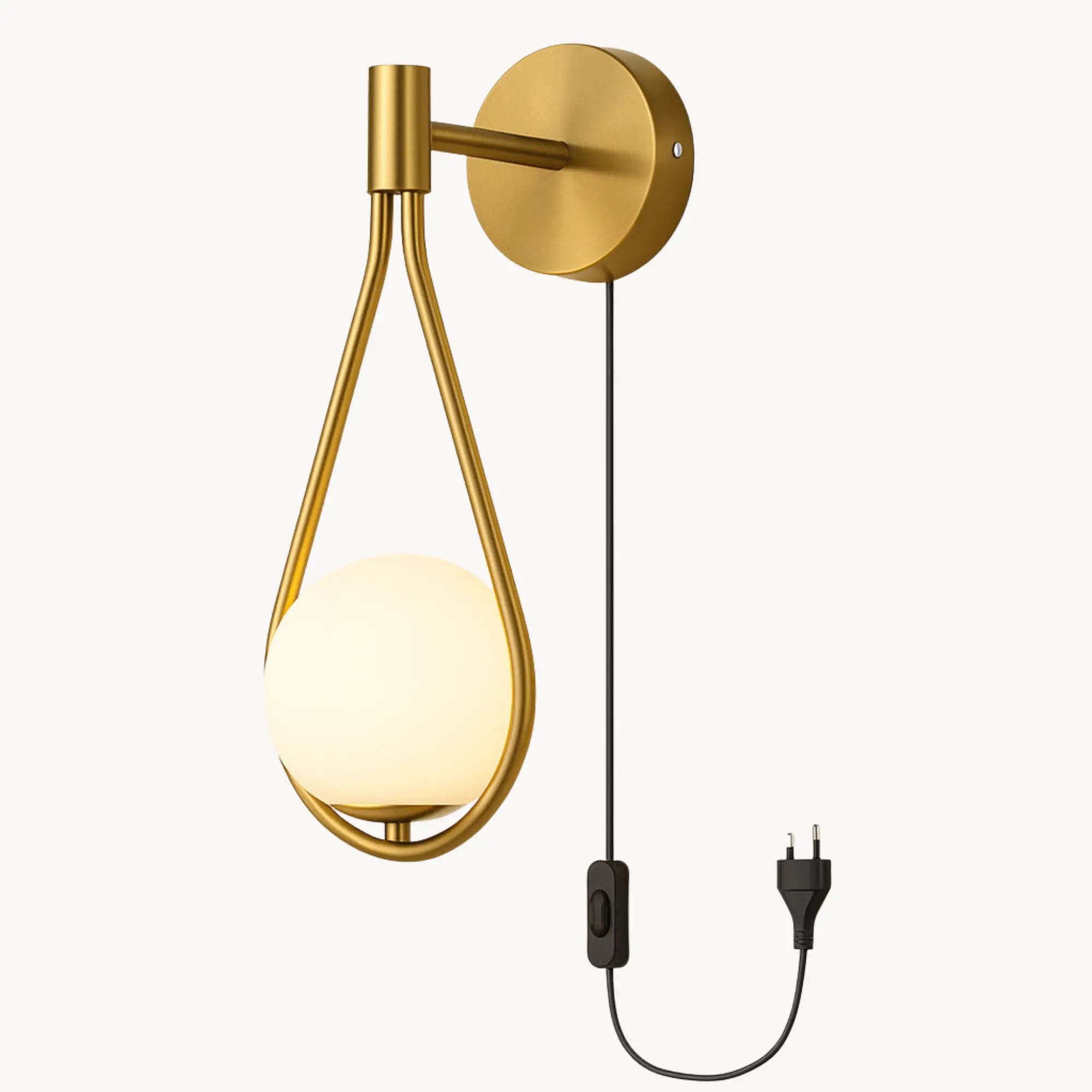Applique murale dorée à bras arrondi avec globe lumineux et interrupteur intégré.