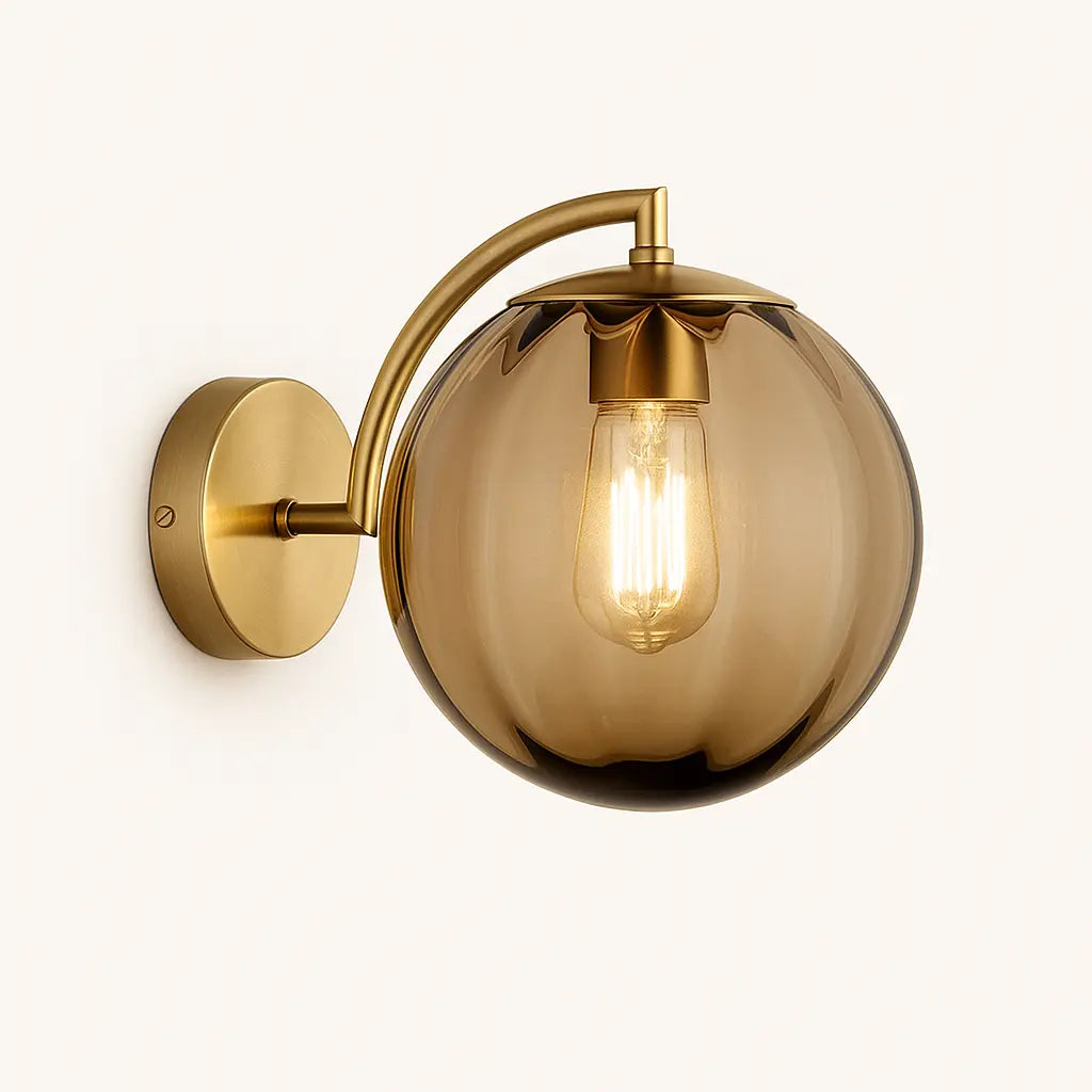 Applique murale dorée en laiton avec globe en verre style rétro chic