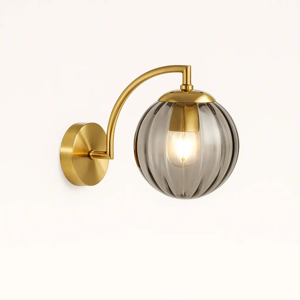 Applique murale en verre avec structure en laiton et globe lumineux