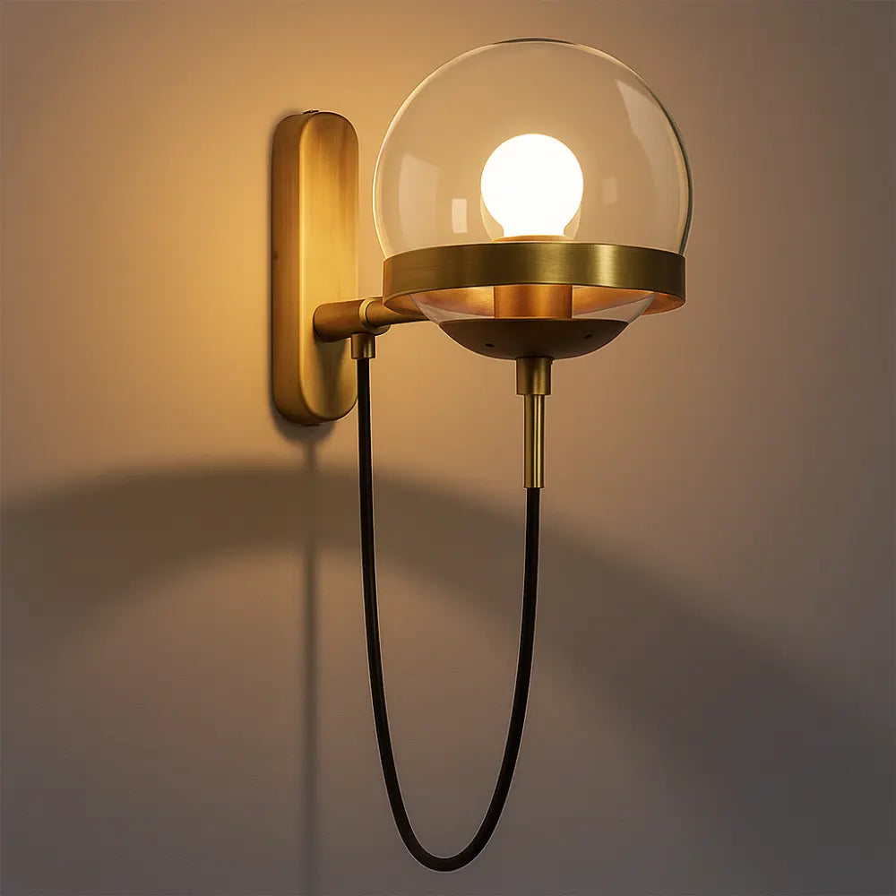 Applique murale dorée forme globe design vintage moderne en verre et métal