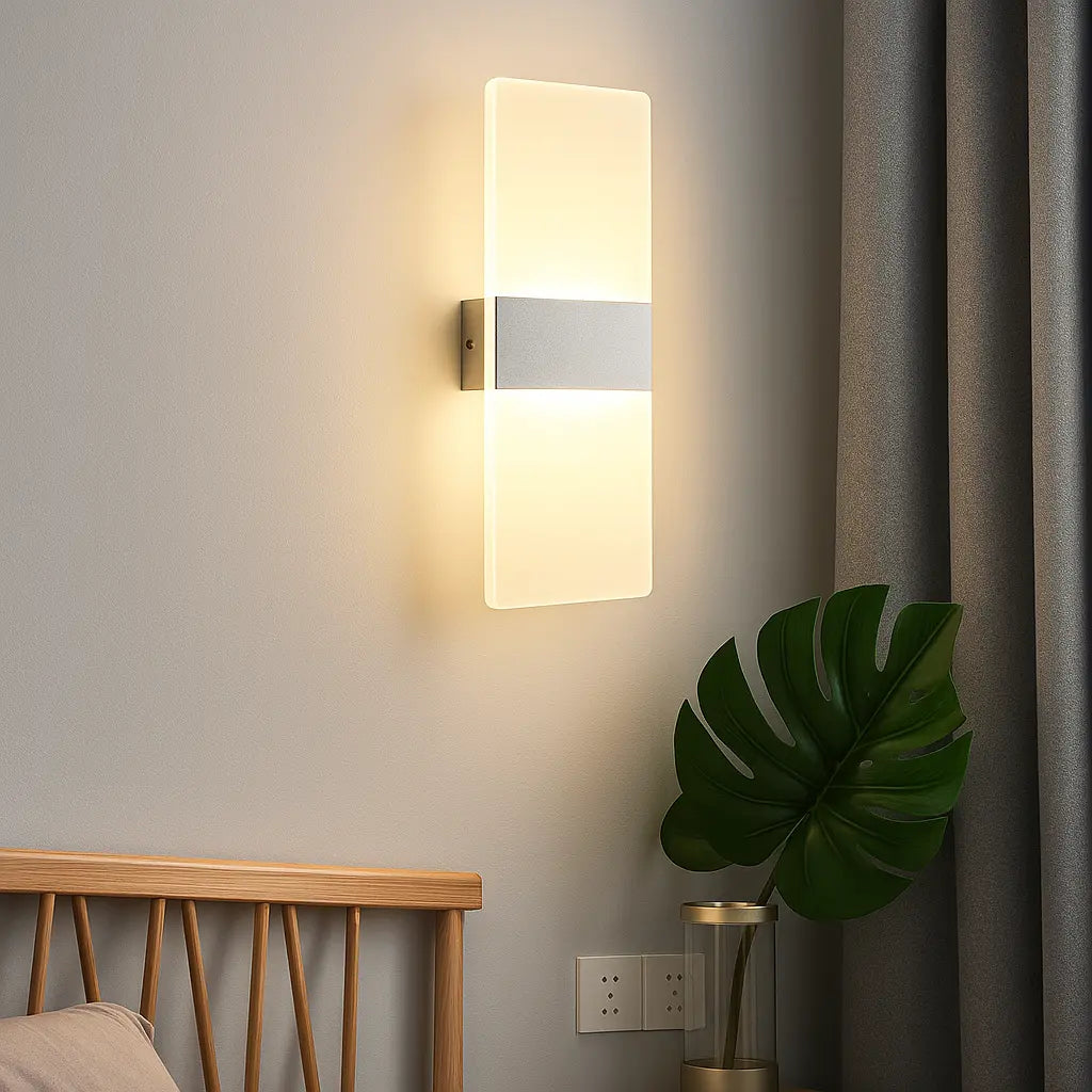 Applique murale dorée LED rectangulaire en métal brossé et acrylique