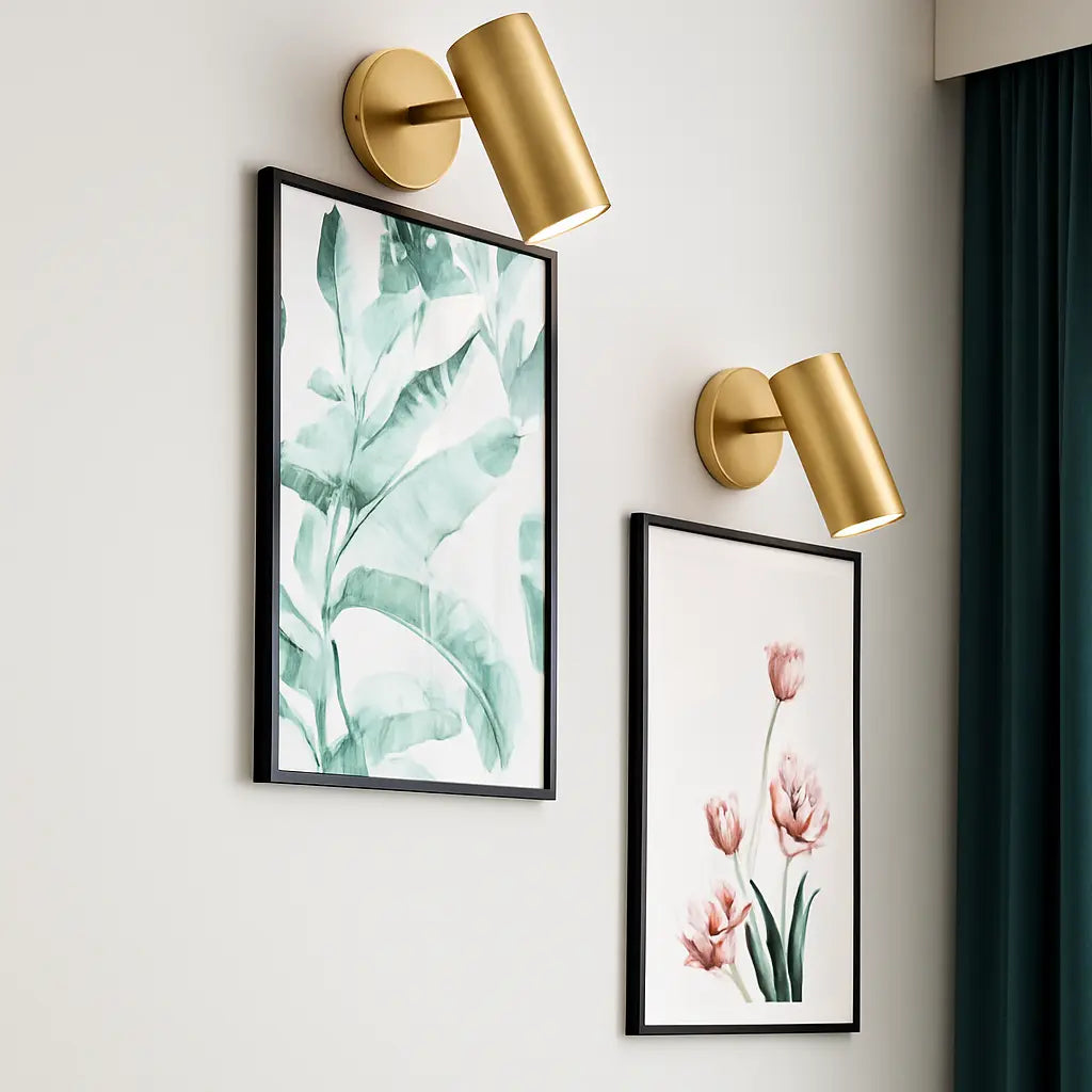 Applique murale dorée design cylindrique orientable style moderne