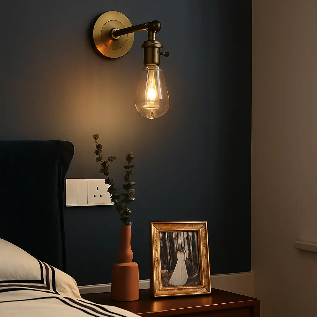 Applique murale dorée en métal avec design rétro vintage industriel