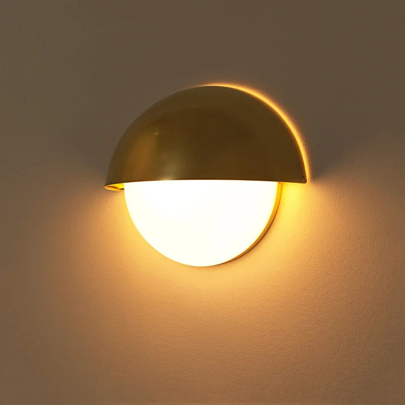 Applique murale ronde LED dorée rétro européenne demi-lune décorative