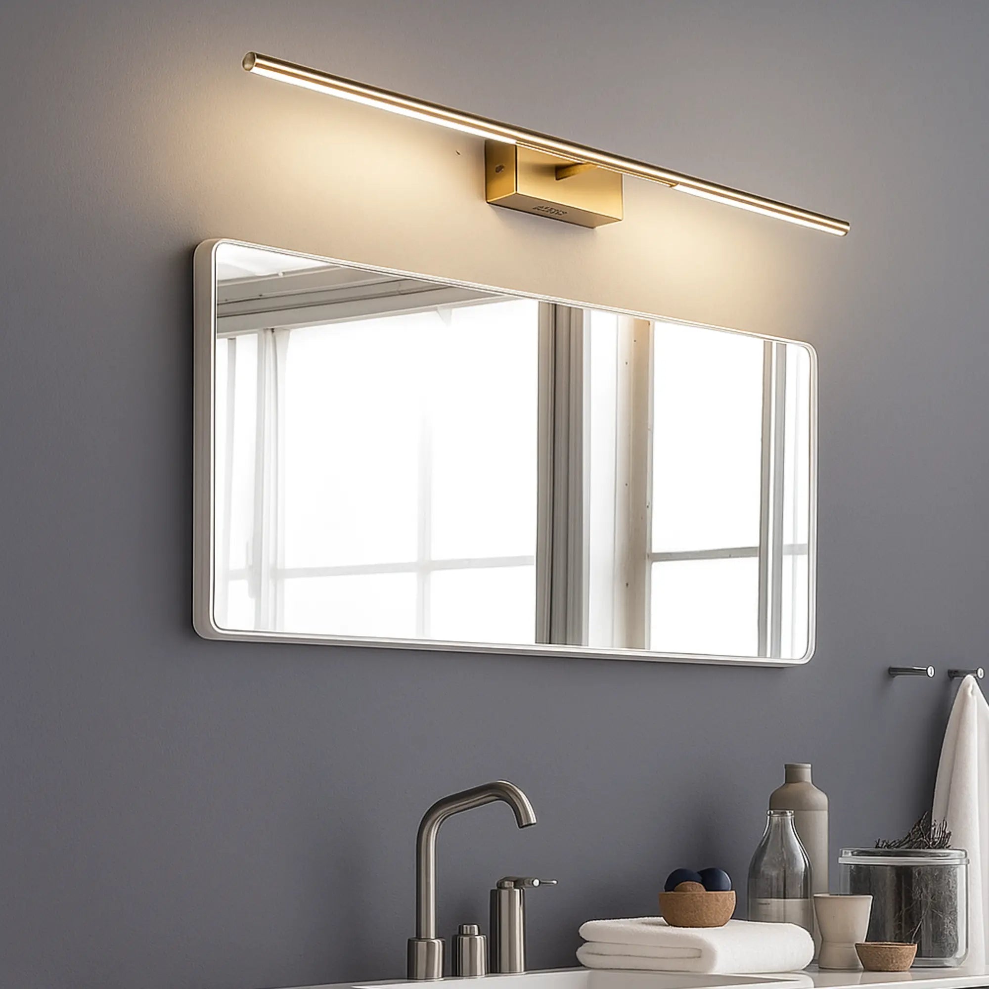 Applique murale salle de bain LED élégante noire et dorée linéaire adaptable miroirs divers tailles