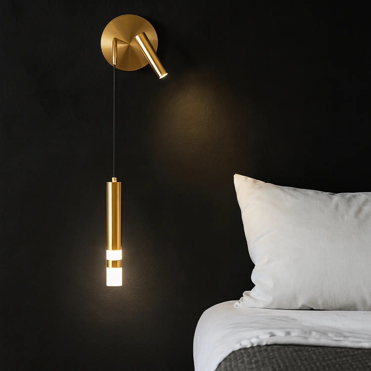 Applique murale dorée avec liseuse LED en design noir moderne