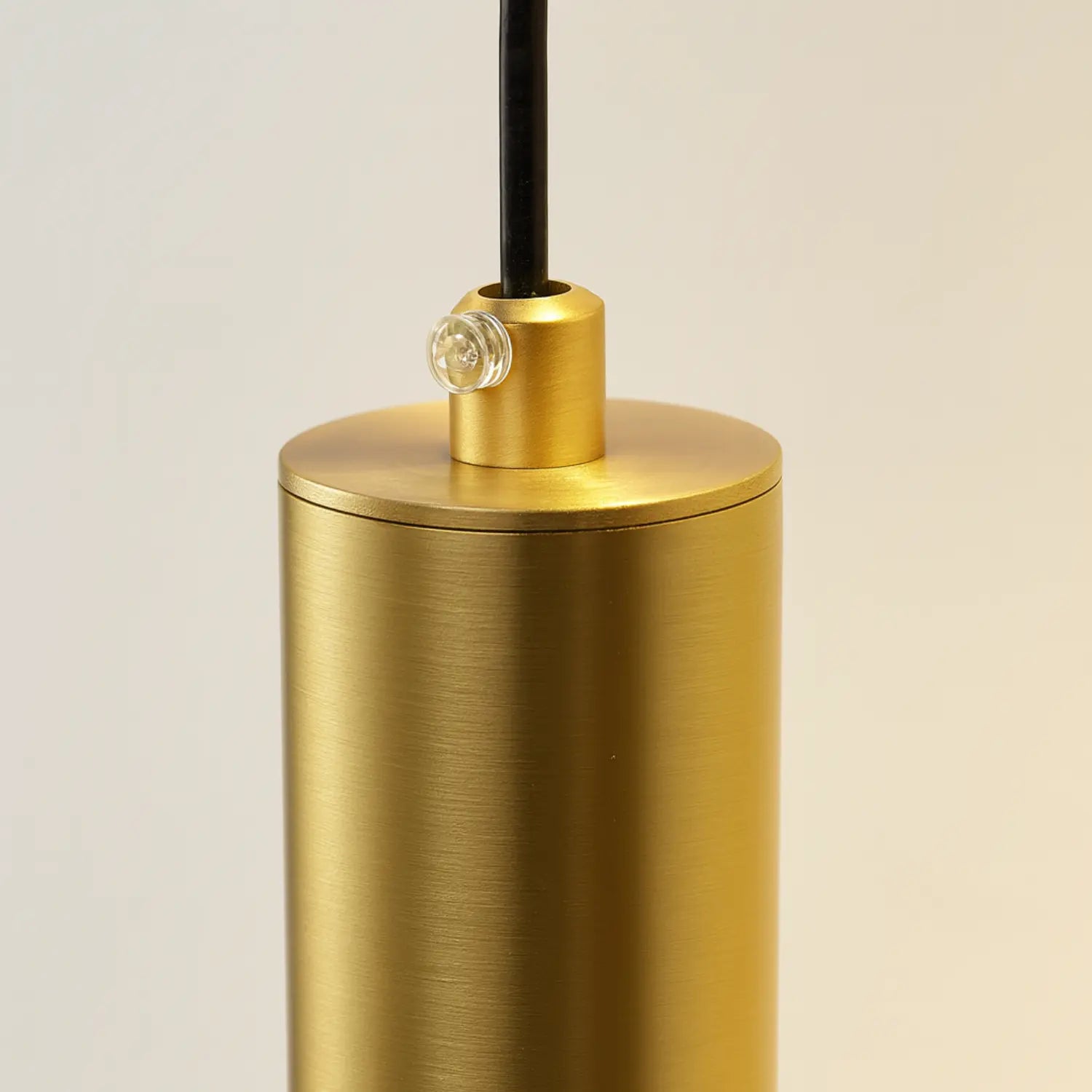 Applique murale dorée avec liseuse LED en design noir moderne