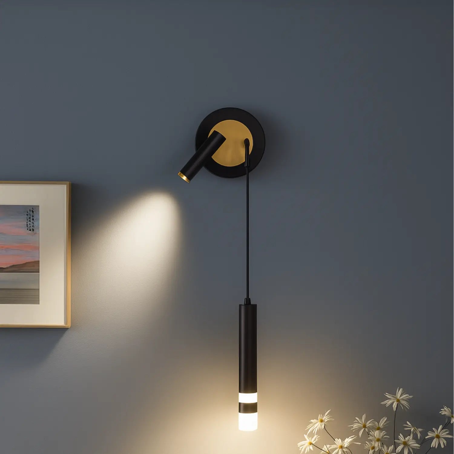 Applique murale dorée avec liseuse LED en design noir moderne
