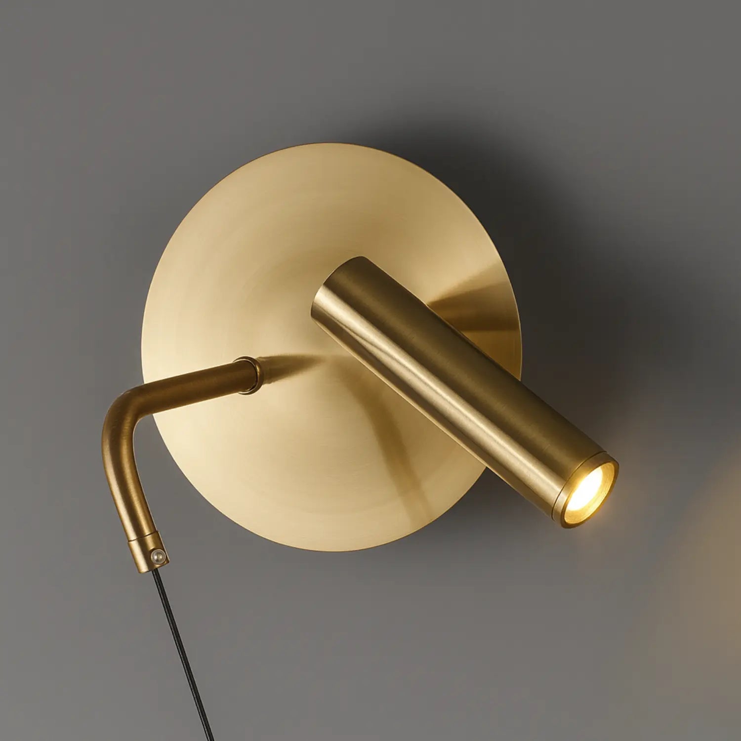 Applique murale dorée avec liseuse LED en design noir moderne