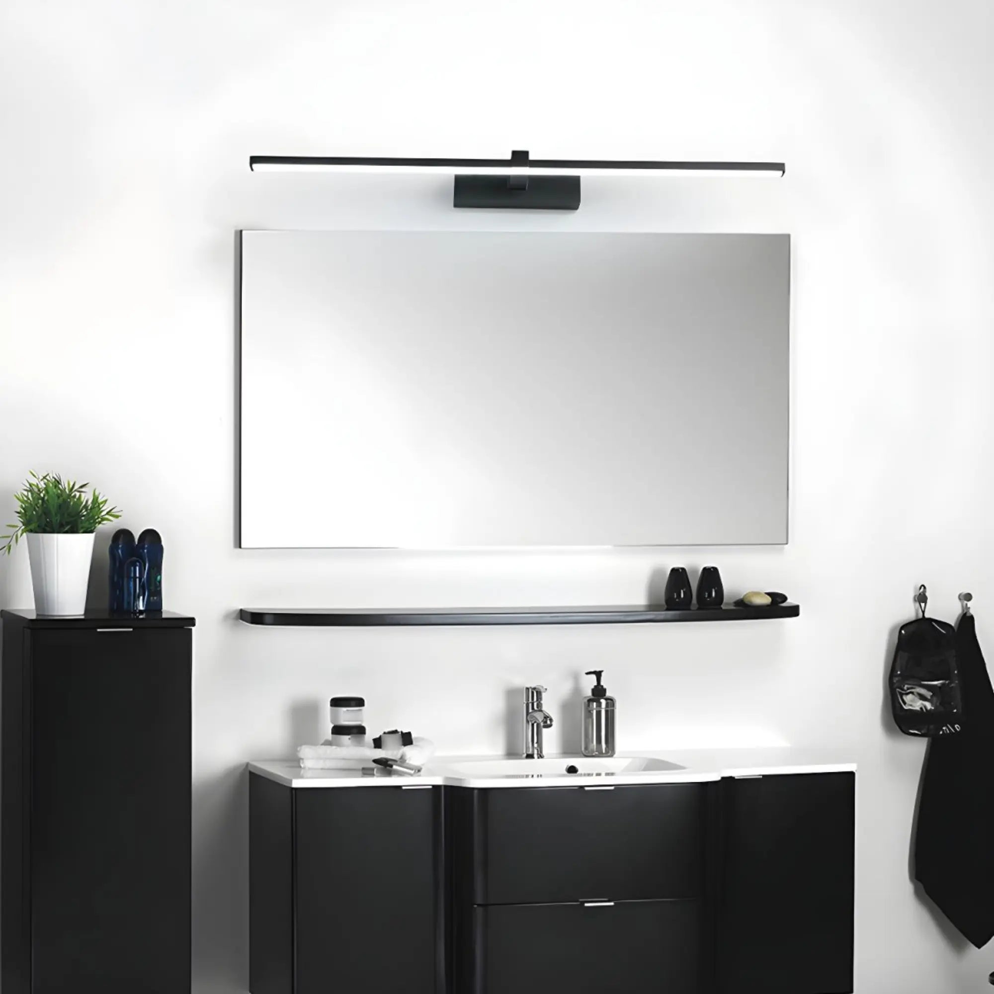 Applique murale salle de bain LED design pour miroir en acier élégant et moderne