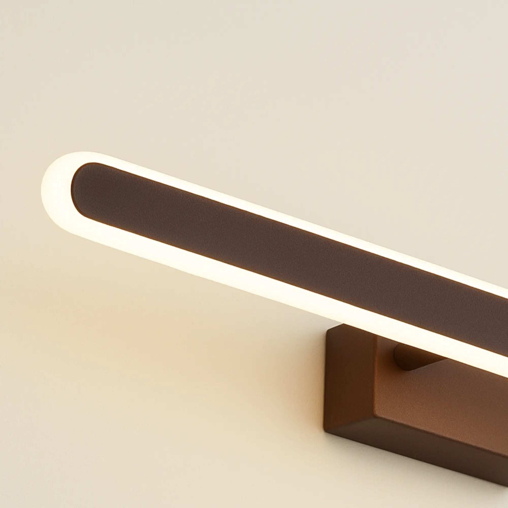 Applique murale salle de bain LED contemporaine design épuré marron intégration harmonieuse