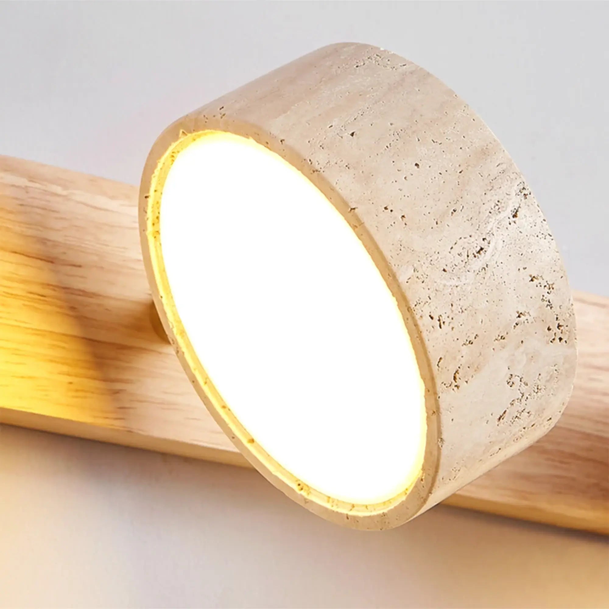Applique murale LED pour salle de bain en bois clair travertin design minimaliste