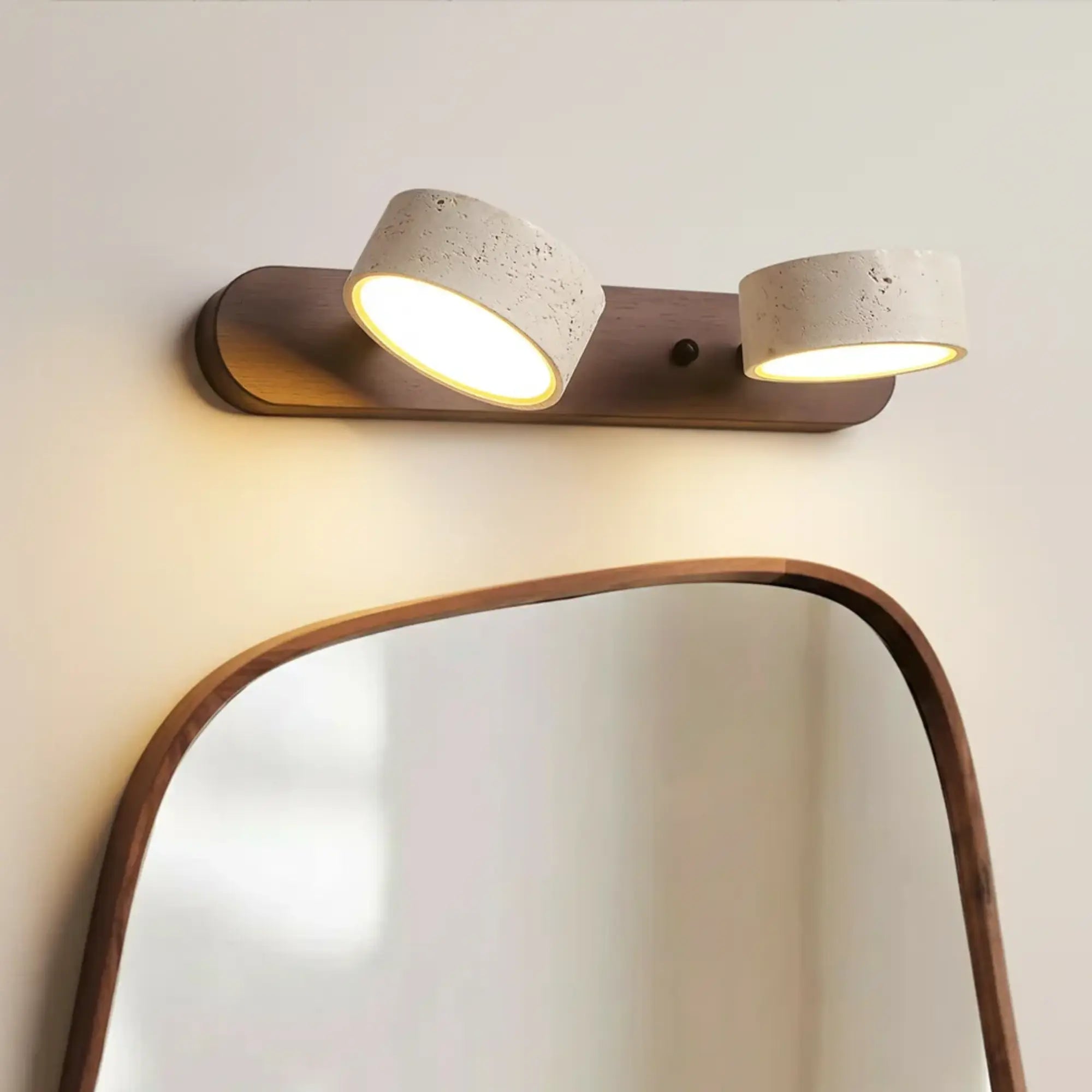 Applique murale LED pour salle de bain en bois clair travertin design minimaliste