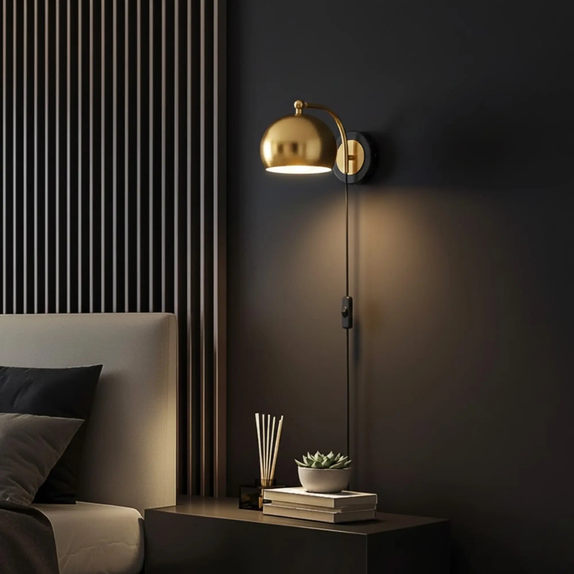 **Applique Murale Dorée au Design Vintage Industriel avec Bras Arrondi Noir**