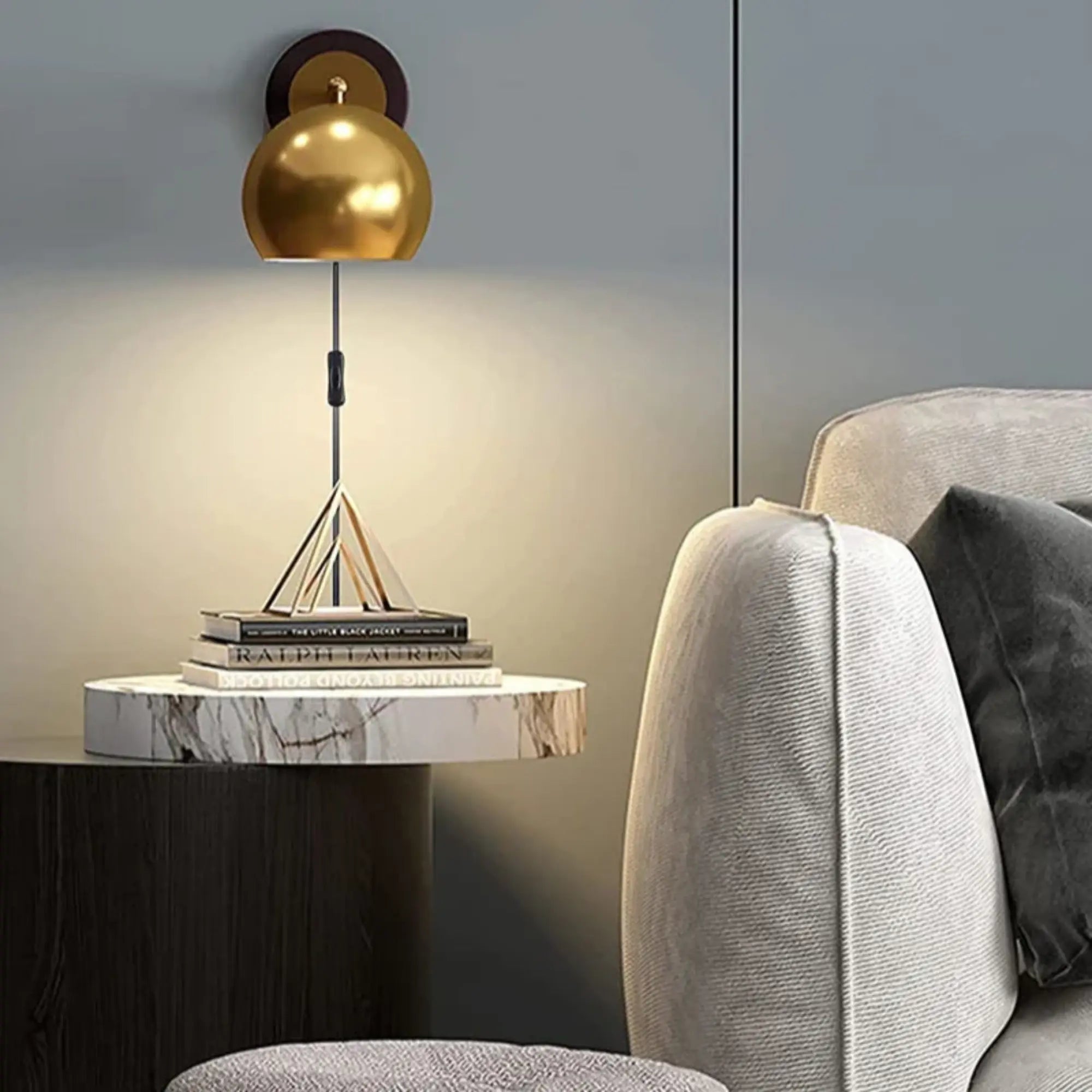 **Applique Murale Dorée au Design Vintage Industriel avec Bras Arrondi Noir**