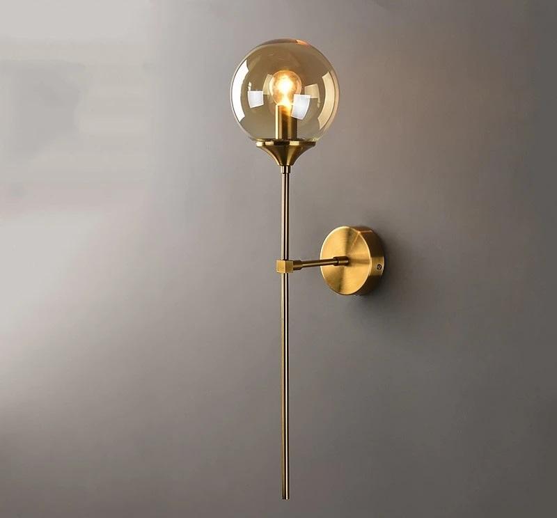 Applique murale en verre avec structure en acier brossé élégante et contemporaine