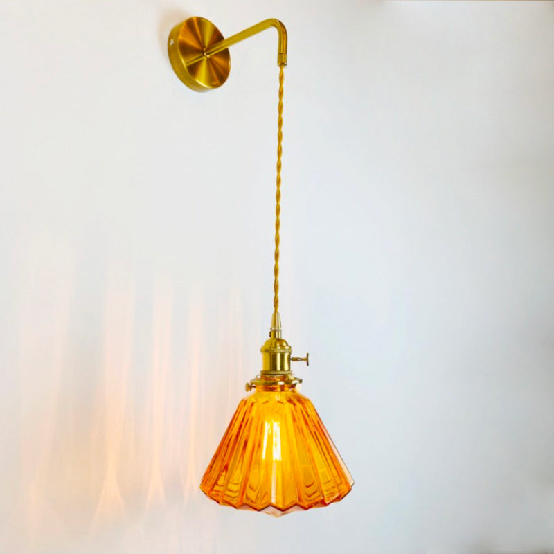 Applique murale en verre design baroque fer, élégante, atmosphère chaleureuse.