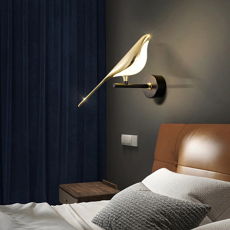 Applique murale design italien en forme d'oiseau élégant doré adaptée pour salon ou chambre