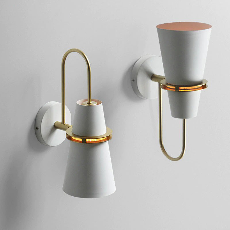 Applique murale design italien LED nordique en forme élégante dorée et blanche