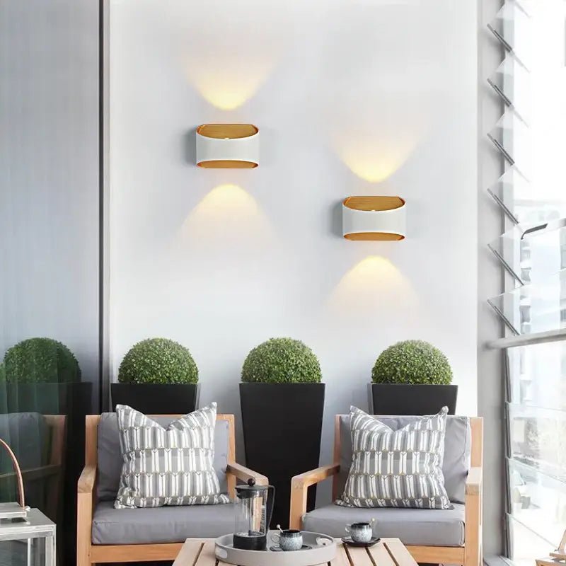 Applique murale extérieur pour terrasse modèle rectangulaire en aluminium robuste