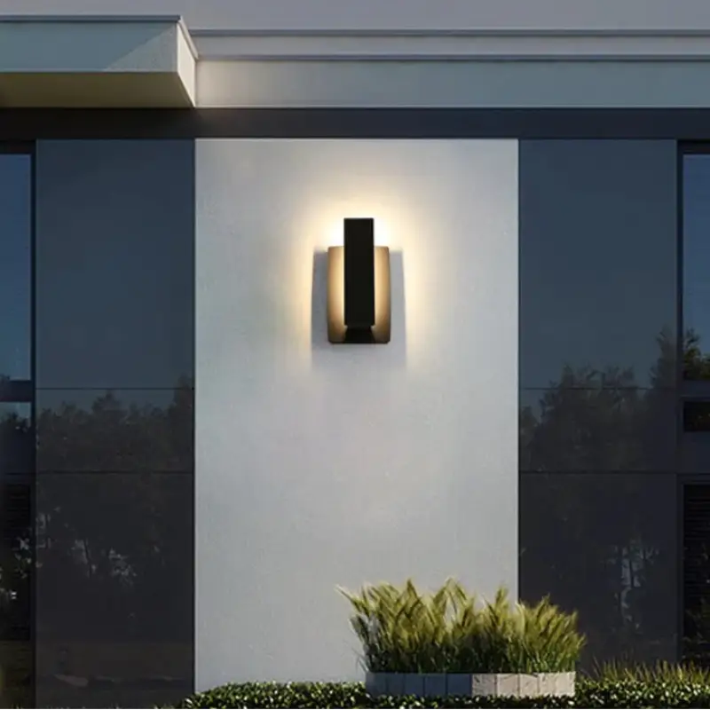 Applique murale extérieur pour terrasse en aluminium noir design moderne