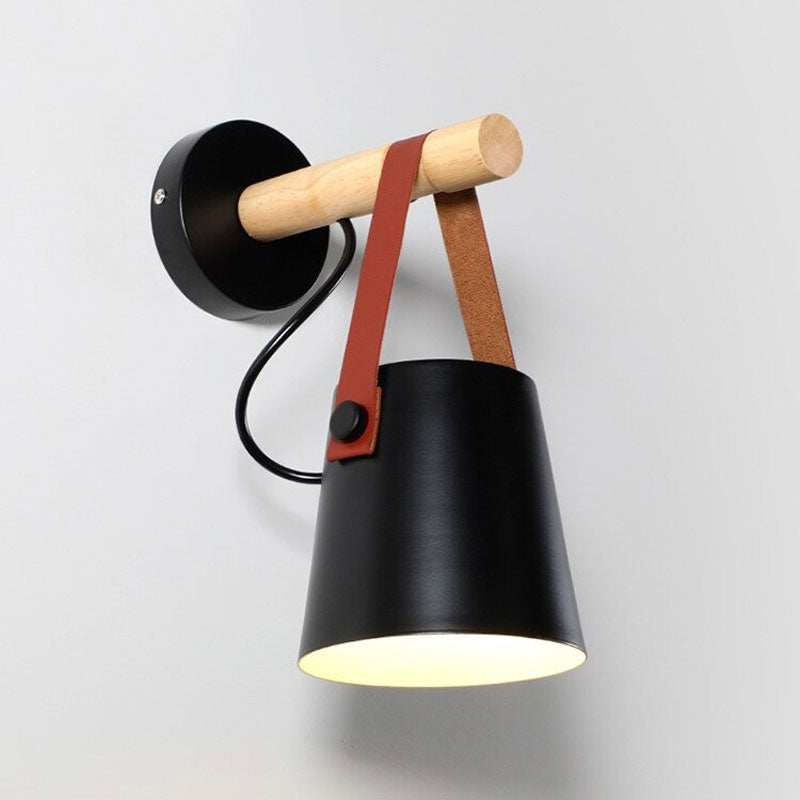 Applique murale cuisine design nordique structure en bois sangle cuir abat-jour métal noir