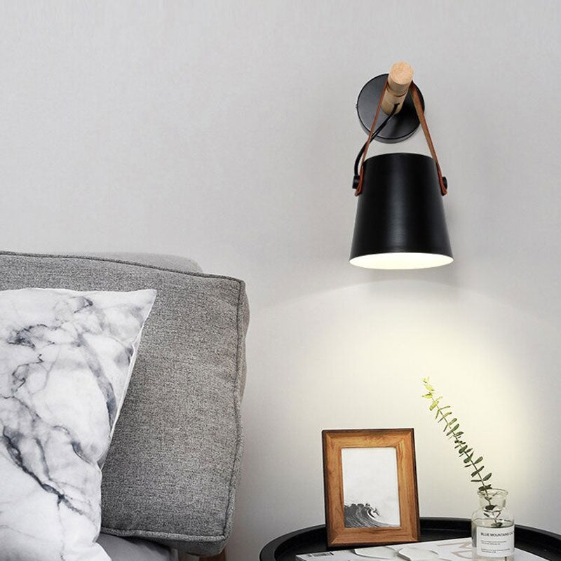 Applique murale industrielle nordique en métal avec support en bois et sangle cuir