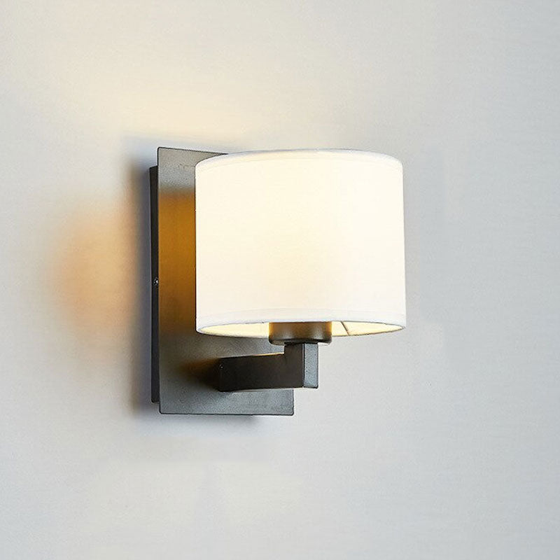 Applique murale cuisine style américain avec abat-jour en tissu et structure métallique noir