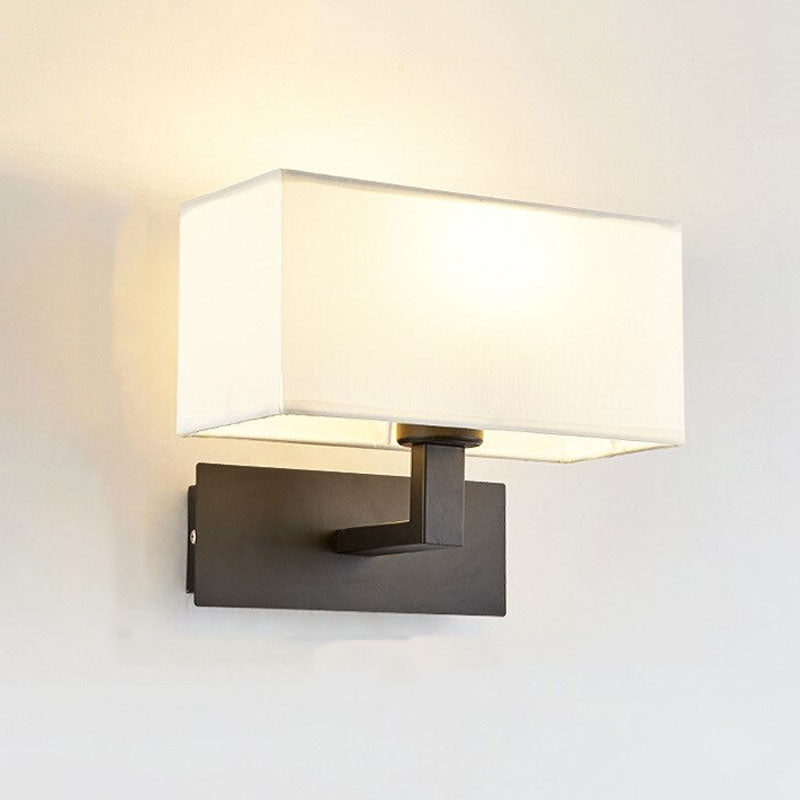 Applique murale cuisine style américain avec abat-jour en tissu et structure métallique noir