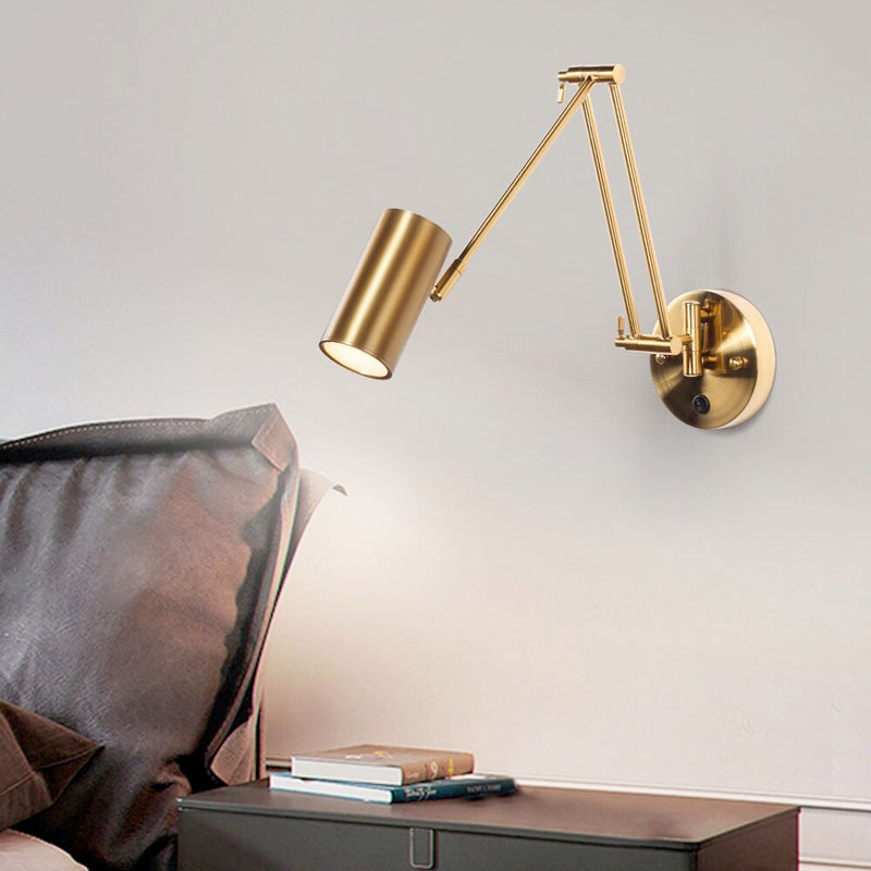 Applique murale cuisine design pivotable dorée ajustable pour ambiance salon moderne