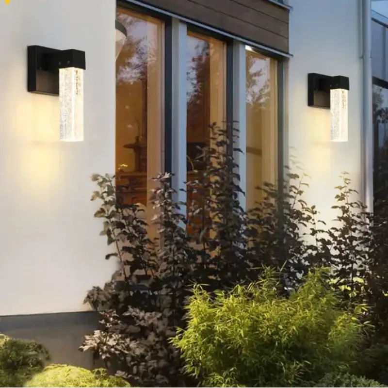 Applique murale extérieur pour terrasse en cristal aluminium robuste et élégante
