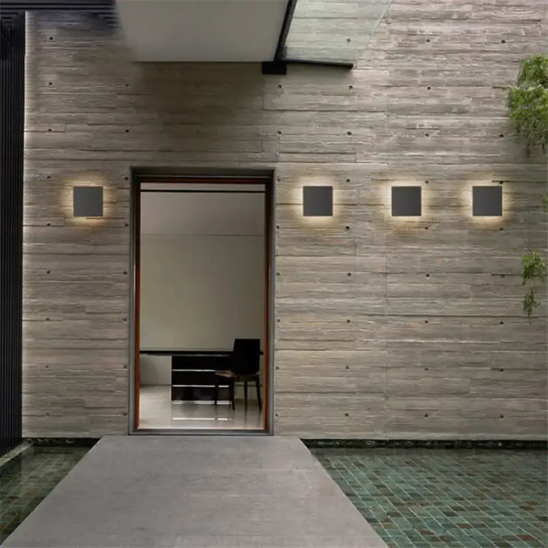 Applique murale extérieure pour terrasse design carré en aluminium noir