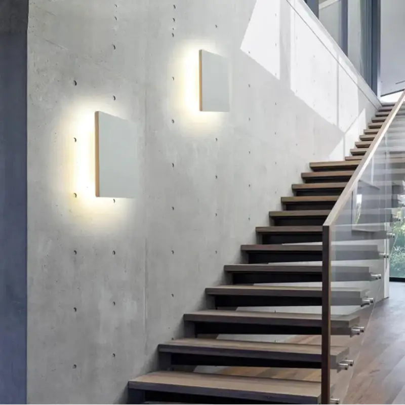 Applique murale extérieure pour terrasse design carré en aluminium noir